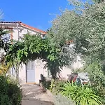 Studio Avec Jardin A 10 Mn A Pied Du Centre Ville