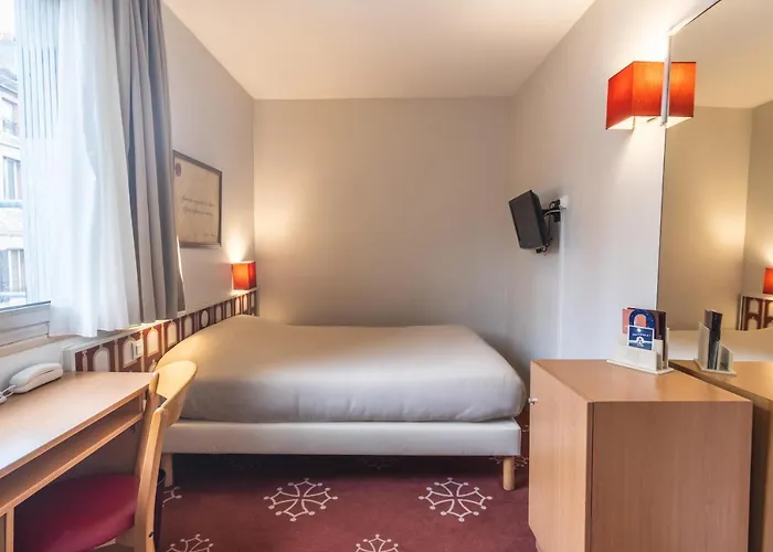 Hotel Ours Blanc - Place Victor Hugo