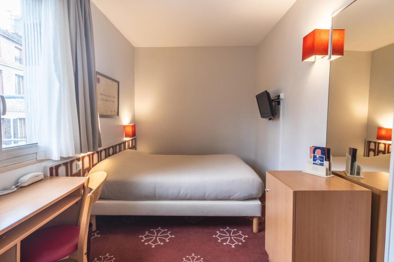 Hotel Ours Blanc - Place Victor Hugo 2*