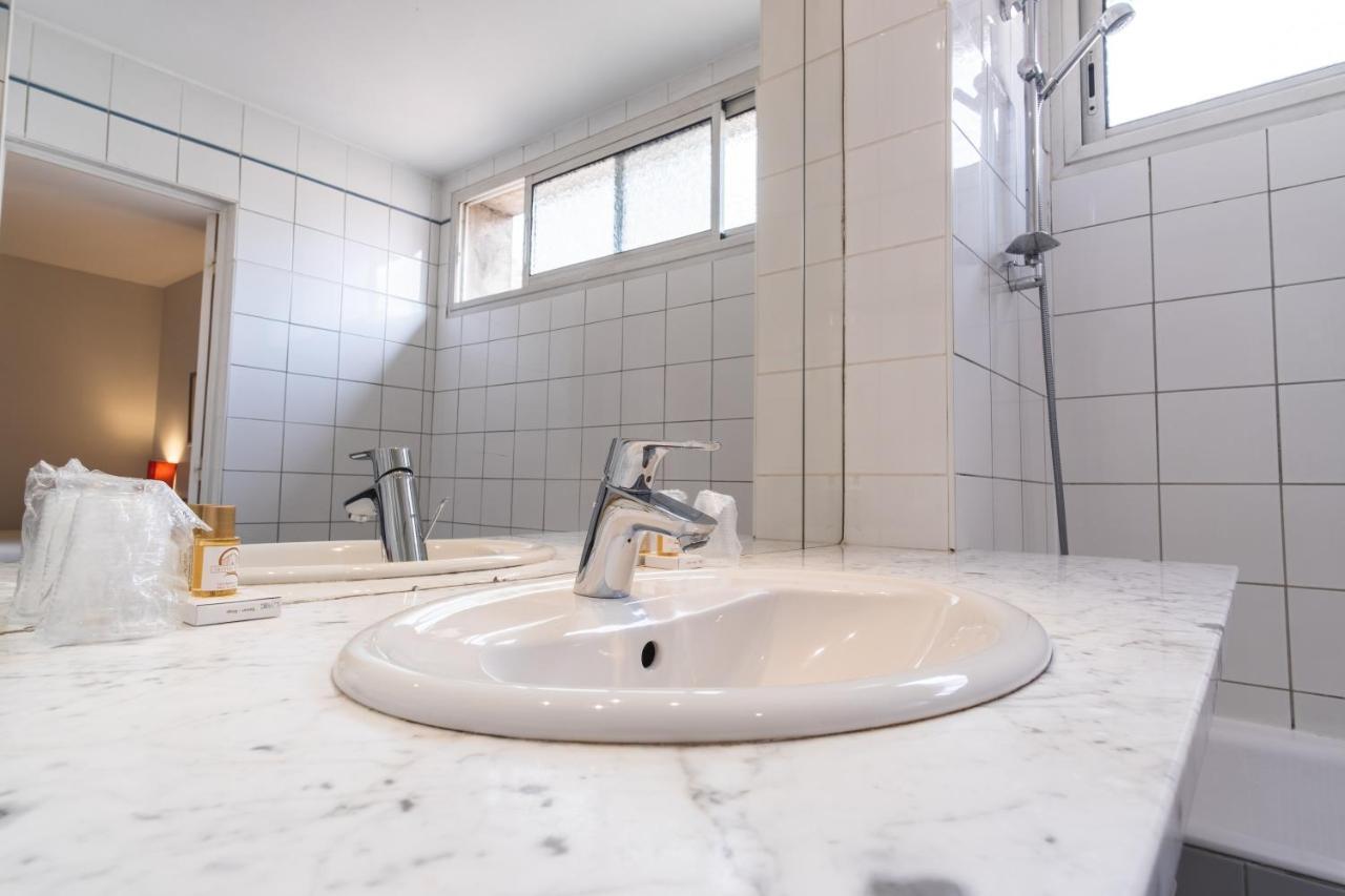 Hotel Ours Blanc - Place Victor Hugo