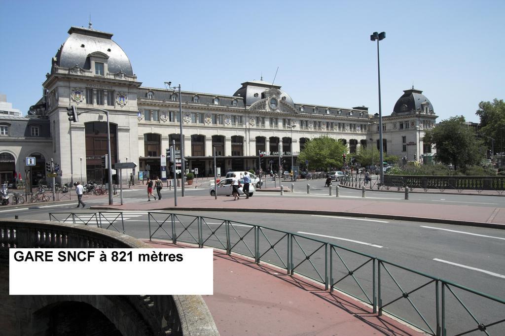 Hotel Ours Blanc - Place Victor Hugo 2*