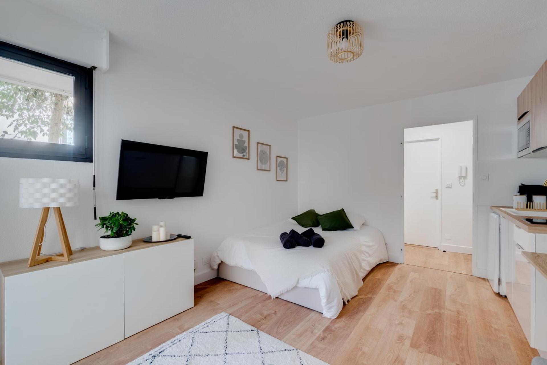 Place Dupuy, Clim, Parking, Terrasse Apartment
