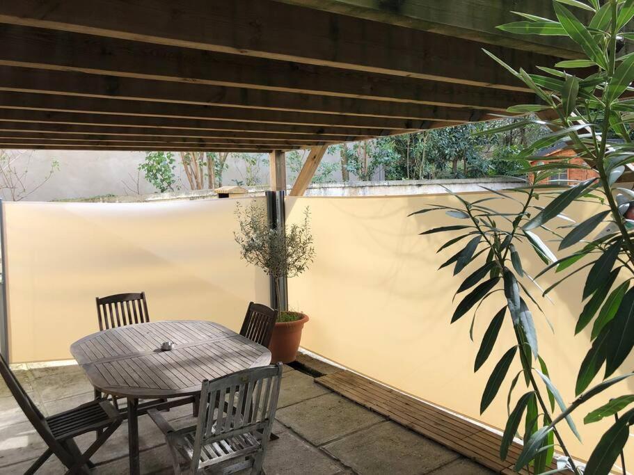 Apartamento Superbe T2 Avec Terrasse Face Au Parc Des Fontaines