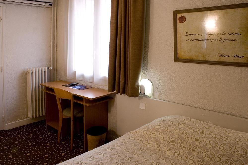 Hotel Ours Blanc - Place Victor Hugo