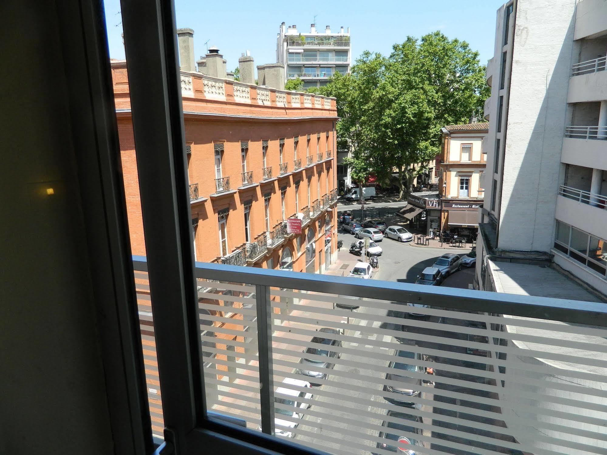 Hotel Ours Blanc - Place Victor Hugo Hotel 2*