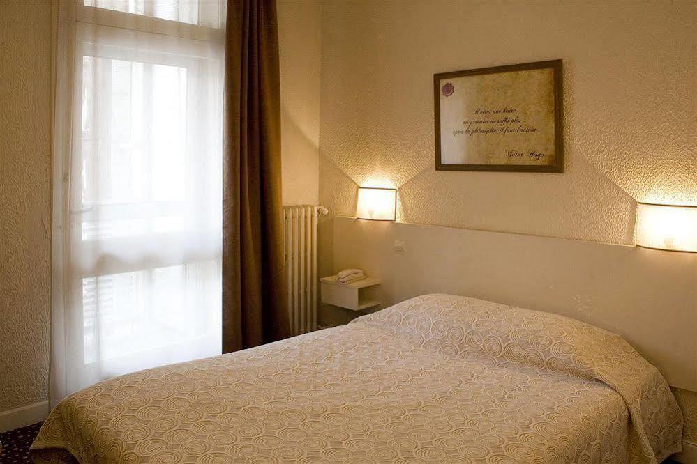 Hotel Ours Blanc - Place Victor Hugo