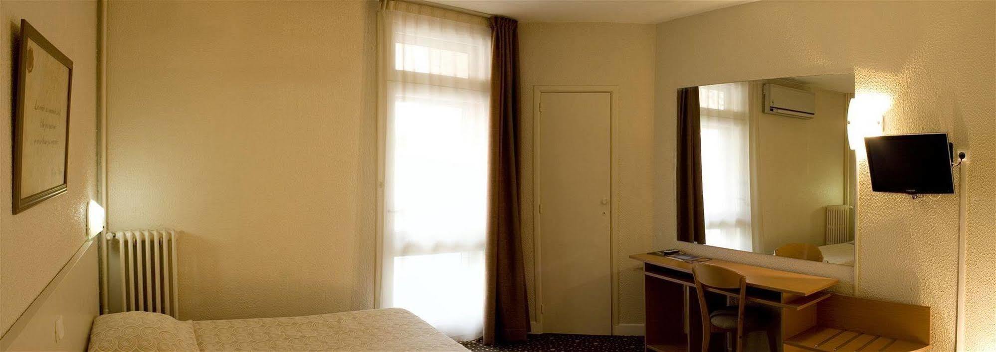 Hotel Ours Blanc - Place Victor Hugo