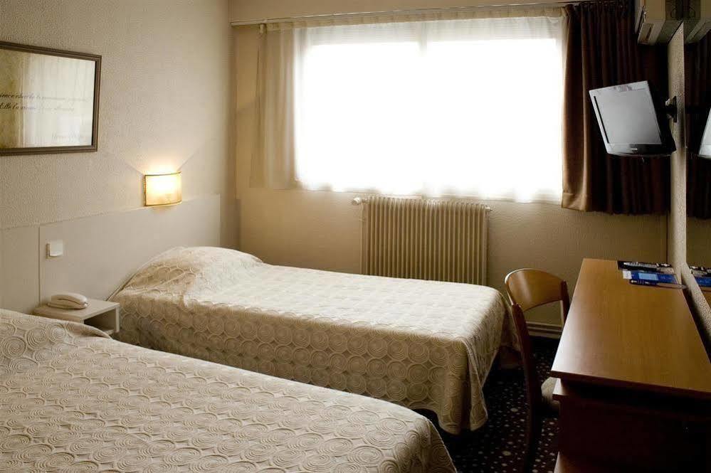 Hotel Ours Blanc - Place Victor Hugo Hotel 2*
