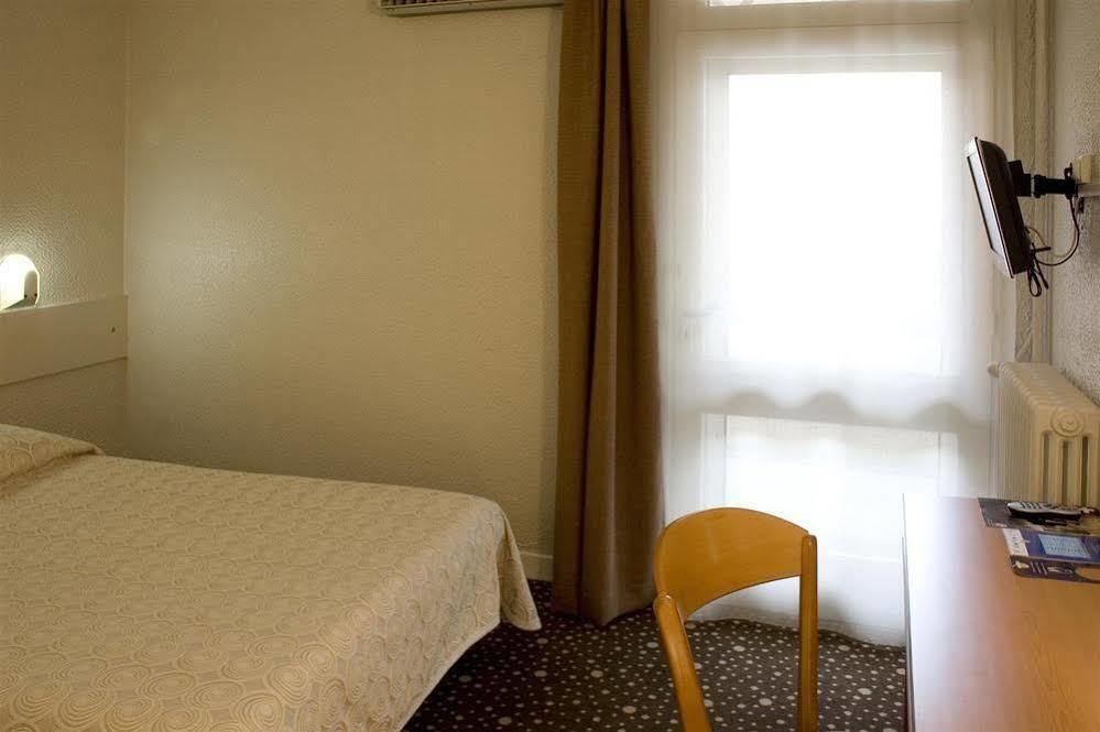 Hotel Hotel Ours Blanc - Place Victor Hugo 2*