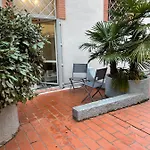 Studio rénové, terrasse privative, 300m du Capitole
