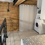 Studio rénové, terrasse privative, 300m du Capitole