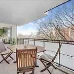 Beautiful And Spacious Apt At 19 Min From Downtown