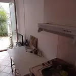 Chambre meublée indépendante, avec piscine, pour 2 personnes