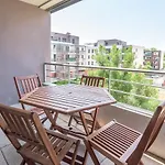 La Loge Du Minotaure, Parking Et Bureaux