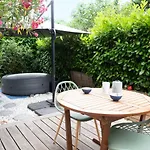 Ideal Couple Jacuzzi Et Jolie Cour Interieure