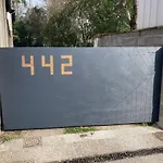 Studio neuf bien placé, jardin et parking gratuit