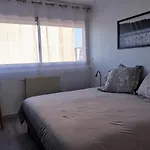 Two Bedrooms Modern Apartment Close To Tram