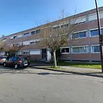 Two Bedrooms Modern Apartment Close To Tram