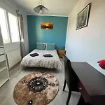 Logement Entier Spacieux/Lumineux/Parking Prive