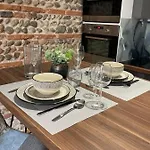 Appartement Climatise Avec Balcon Et Parking Prive
