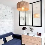 Grand Studio Avec Terrasse - Gare - Metro - Wifi