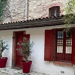 Petite Chartreuse Calme En Plein Coeur De Toulouse