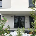 La Roseraie Toulousaine Avec Parking Prive