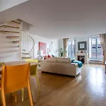 Duplex Spacieux Et Lumineux