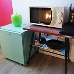 La Ninetiesroom - Chambre Atypique Avec Salle De Bain Et Wc Prives - Tv Wifi Console Jeux