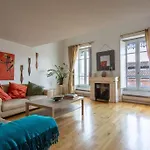 Duplex Spacieux Et Lumineux