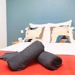Appartement Lumineux, Moderne Et Entierement Equipe