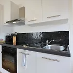 Appartement Lumineux, Moderne Et Entierement Equipe