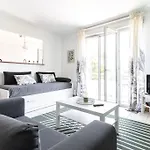 Beautiful Apartment With Terrace + Private Parking