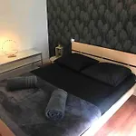 Appartement Proche Metro Et Commerces