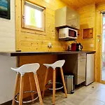 Cabane Cote Jardin