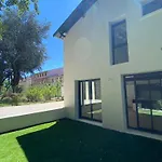 Elegante Maison De Ville Renovee