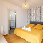 Bright Flat With Terrace - Near Train Station