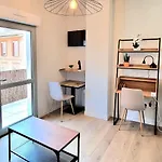 Studio Chic & Balcon - Hypercentre - Gare - Metro