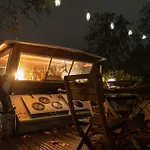 Peniche De Charme Avec Jacuzzi Sur Canal Du Midi