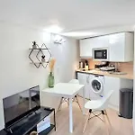 Studio Rochereau Climatise - Metro - Gare - Wifi