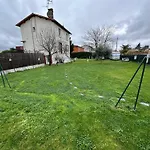 Villa La Libellule 5 Chambres 2 Sdb 2 Wc Grand Jardin Et Parking Prive