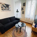 Apartment For 2 Near Place Saint-Pierre