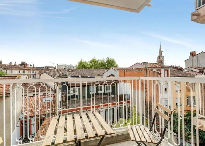 2Br In Toulouse Colors With Balcony - Welkeys