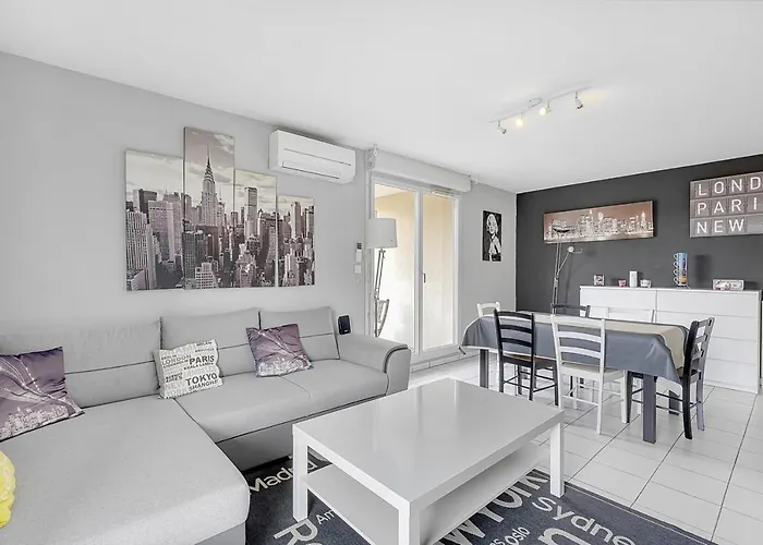 Sublime 64M With 2 Balconies For 6 In Toulouse