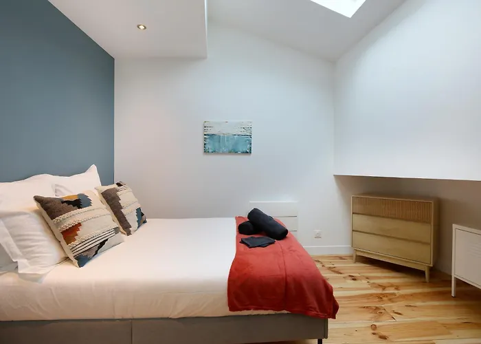 Appartement Lumineux, Moderne Et Entierement Equipe
