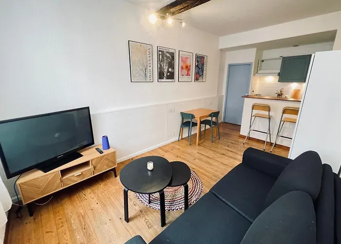 Apartment For 2 Near Place Saint-Pierre