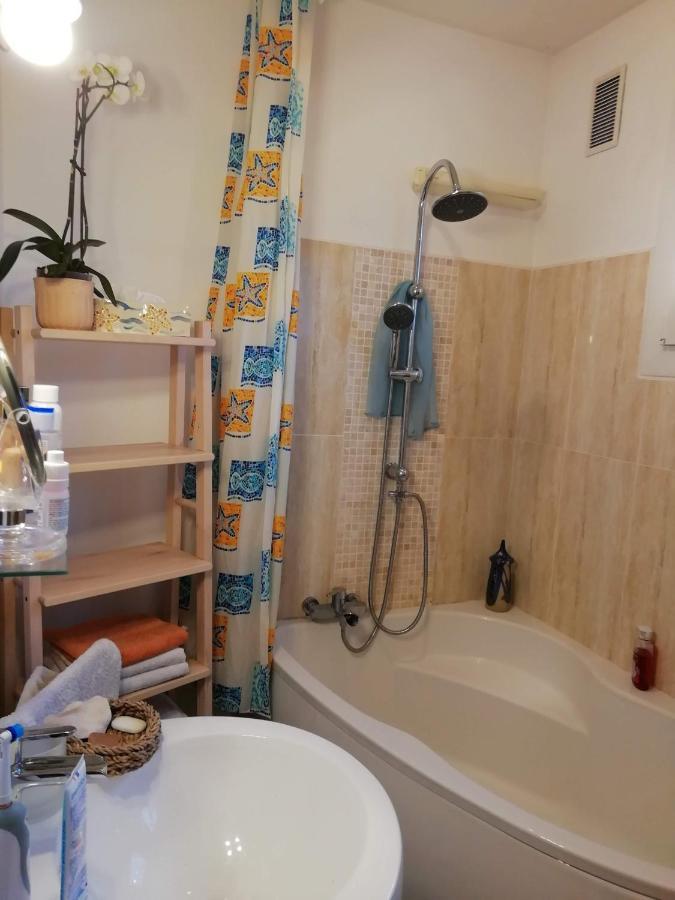 Privée Entre Et Centre Chez L'habitant Séjour chez l'habitant *