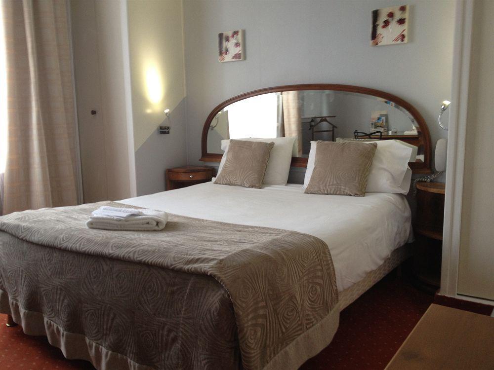 Raymond 4 Hotel 3*