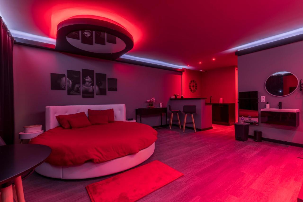Apartment Secret Night *