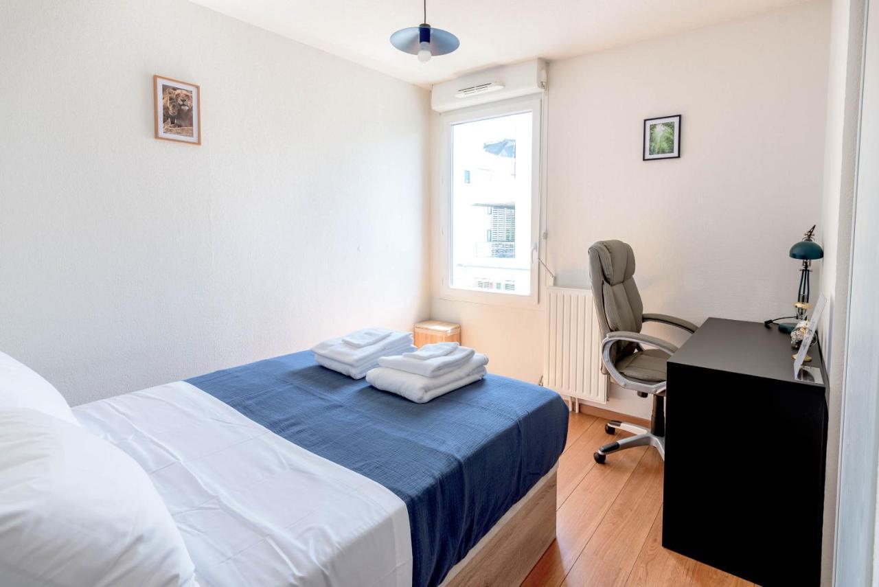 La Loge Du Minotaure, Parking Et Bureaux *